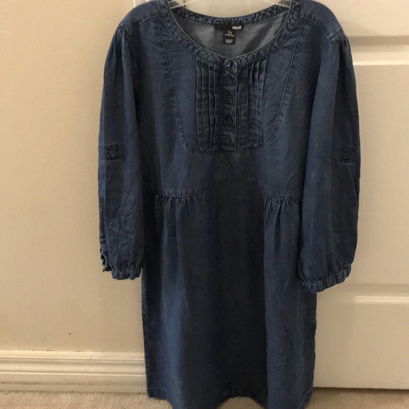 Blue denim top. - Picture 1 of 5